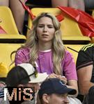 29.06.2024, Fussball UEFA EURO 2024, Achtelfinale, Deutschland - Dnemark, in der BVB-Arena Dortmund,   Anika Bissel (Deutschland) die Frau von Manuel Neuer (Deutschland) 

