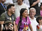 29.06.2024, Fussball UEFA EURO 2024, Achtelfinale, Deutschland - Dnemark, in der BVB-Arena Dortmund,   Ilkay Gndogan (Deutschland) Frau Sara Gndogan Arfaoui lacht

