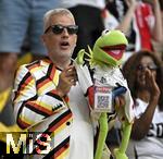 29.06.2024, Fussball UEFA EURO 2024, Achtelfinale, Deutschland - Dnemark, in der BVB-Arena Dortmund,   Fan mit Kermit

