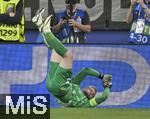 29.06.2024, Fussball UEFA EURO 2024, Achtelfinale, Deutschland - Dnemark, in der BVB-Arena Dortmund,   Kasper Schmeichel (Dnemark) kugelt am Boden

