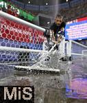 29.06.2024, Fussball UEFA EURO 2024, Achtelfinale, Deutschland - Dnemark, in der BVB-Arena Dortmund,   Es hat sich ein Gewitter ber dem Himmel zusammen gebraut, berall tropft das Wasser herunter

