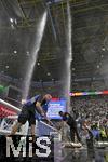 29.06.2024, Fussball UEFA EURO 2024, Achtelfinale, Deutschland - Dnemark, in der BVB-Arena Dortmund,   Es hat sich ein Gewitter ber dem Himmel zusammen gebraut, berall tropft das Wasser herunter

