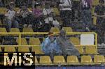 29.06.2024, Fussball UEFA EURO 2024, Achtelfinale, Deutschland - Dnemark, in der BVB-Arena Dortmund,   Es hat sich ein Gewitter ber dem Himmel zusammen gebraut, berall tropft das Wasser herunter. Die deutschen Fans lassen sich nicht vertreiben

