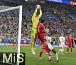 29.06.2024, Fussball UEFA EURO 2024, Achtelfinale, Deutschland - Dnemark, in der BVB-Arena Dortmund,   Thomas Delaney (Dnemark) scheitert an Torwart Manuel Neuer (Deutschland) 

