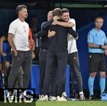 29.06.2024, Fussball UEFA EURO 2024, Achtelfinale, Deutschland - Dnemark, in der BVB-Arena Dortmund,   v.l. Co-Trainer Sandro Wagner (Deutschland), Trainer Julian Nagelsmann (Deutschland) Andreas Rettig (Deutschland) und Co-Trainer  Benjamin Glck  (Deutschland)  herzen sich 

