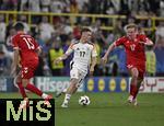 29.06.2024, Fussball UEFA EURO 2024, Achtelfinale, Deutschland - Dnemark, in der BVB-Arena Dortmund,   v.l. Christian Nrgaard (Dnemark), Florian Wirtz (Deutschland) und Victor Kristiansen (Dnemark) im Duell um den Ball

