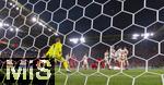 29.06.2024, Fussball UEFA EURO 2024, Achtelfinale, Deutschland - Dnemark, in der BVB-Arena Dortmund, li: Torwart Manuel Neuer (Deutschland) bei einem Freistoss gegen Deutschland 

