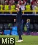 29.06.2024, Fussball UEFA EURO 2024, Achtelfinale, Deutschland - Dnemark, in der BVB-Arena Dortmund, Trainer Julian Nagelsmann (Deutschland) nach dem Spiel mit triumphierender Geste zu seiner Freundin in die Zuschauerrnge.

