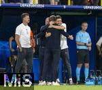 29.06.2024, Fussball UEFA EURO 2024, Achtelfinale, Deutschland - Dnemark, in der BVB-Arena Dortmund, Nach Schlusspfiff liegen sich Andreas Rettig, Trainer Julian Nagelsmann (Deutschland) und Co Trainer Benjamin Glck glcklich in den Armen, li: Co-Trainer Sandro Wagner (Deutschland) 

