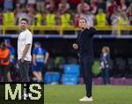 29.06.2024, Fussball UEFA EURO 2024, Achtelfinale, Deutschland - Dnemark, in der BVB-Arena Dortmund, Trainer Julian Nagelsmann (Deutschland) nach dem Spiel gut gelaunt winkend zu seiner Freundin in die Zuschauerrnge.
 
