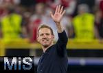 29.06.2024, Fussball UEFA EURO 2024, Achtelfinale, Deutschland - Dnemark, in der BVB-Arena Dortmund, Trainer Julian Nagelsmann (Deutschland) nach dem Spiel gut gelaunt winkend zu seiner Freundin in die Zuschauerrnge.
 
