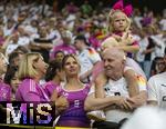 29.06.2024, Fussball UEFA EURO 2024, Achtelfinale, Deutschland - Dnemark, in der BVB-Arena Dortmund, Lisa Fllkrug (Deutschland) die Frau von Niclas Fllkrug (Deutschland)  mit sexy Outfit und Tochter Emilia die ein Glcksschwein dabei hat,    

