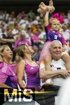 29.06.2024, Fussball UEFA EURO 2024, Achtelfinale, Deutschland - Dnemark, in der BVB-Arena Dortmund, Lisa Fllkrug (Deutschland) die Frau von Niclas Fllkrug (Deutschland)  mit sexy Outfit und Tochter Emilia die ein Glcksschwein dabei hat,    

