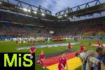 29.06.2024, Fussball UEFA EURO 2024, Achtelfinale, Deutschland - Dnemark, in der BVB-Arena Dortmund, Beide Mannschaften stehen in einer Linie zur Hymne bereit.

