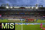 29.06.2024, Fussball UEFA EURO 2024, Achtelfinale, Deutschland - Dnemark, in der BVB-Arena Dortmund, Beide Mannschaften stehen in einer Linie zur Hymne bereit.

