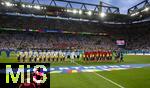 29.06.2024, Fussball UEFA EURO 2024, Achtelfinale, Deutschland - Dnemark, in der BVB-Arena Dortmund, Beide Mannschaften stehen in einer Linie zur Hymne bereit.

