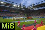 29.06.2024, Fussball UEFA EURO 2024, Achtelfinale, Deutschland - Dnemark, in der BVB-Arena Dortmund, Beide Mannschaften stehen in einer Linie zur Hymne bereit.

