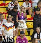 29.06.2024, Fussball UEFA EURO 2024, Achtelfinale, Deutschland - Dnemark, in der BVB-Arena Dortmund, Anika Bissel (re, Deutschland) die Frau von Manuel Neuer (Deutschland) in sexy Outfit

