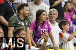 29.06.2024, Fussball UEFA EURO 2024, Achtelfinale, Deutschland - Dnemark, in der BVB-Arena Dortmund,  Sara Arfaoui (Deutschland) die Frau von Ilkay Gndogan (Deutschland) lacht.

