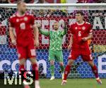 29.06.2024, Fussball UEFA EURO 2024, Achtelfinale, Deutschland - Dnemark, in der BVB-Arena Dortmund, Torwart Kasper Schmeichel (Dnemark) unzufrieden.

