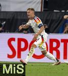 29.06.2024, Fussball UEFA EURO 2024, Achtelfinale, Deutschland - Dnemark, in der BVB-Arena Dortmund, Josua Kimmich (Deutschland) rttelt seine Mitspieler wach.

