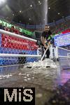 29.06.2024, Fussball UEFA EURO 2024, Achtelfinale, Deutschland - Dnemark, in der BVB-Arena Dortmund, Schlechtes Wetter braut sich zusammen . Hier regnet es in Strmen und es Hagelt. Helfer kehren das Wasser in den Gulli

