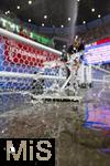 29.06.2024, Fussball UEFA EURO 2024, Achtelfinale, Deutschland - Dnemark, in der BVB-Arena Dortmund, Schlechtes Wetter braut sich zusammen . Hier regnet es in Strmen und es Hagelt. Helfer kehren das Wasser in den Gulli

