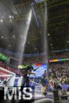 29.06.2024, Fussball UEFA EURO 2024, Achtelfinale, Deutschland - Dnemark, in der BVB-Arena Dortmund, Schlechtes Wetter braut sich zusammen . Hier regnet es in Strmen und es Hagelt. Helfer kehren das Wasser in den Gulli

