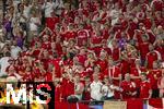 29.06.2024, Fussball UEFA EURO 2024, Achtelfinale, Deutschland - Dnemark, in der BVB-Arena Dortmund, Die Dnen sind sauer und werfen mit Bierbechern

