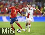 30.06.2024, Fussball UEFA EURO 2024, Achtelfinale, Spanien - Georgien, im Kln Stadion, v.l. Lamine Yamal (Spanien) gegen Otar Kiteishvili (Georgien)  

