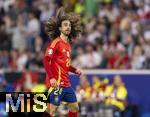 30.06.2024, Fussball UEFA EURO 2024, Achtelfinale, Spanien - Georgien, im Kln Stadion, Marc Cucurella (Spanien) mit wehenden Locken

