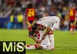 30.06.2024, Fussball UEFA EURO 2024, Achtelfinale, Spanien - Georgien, im Kln Stadion, Otar Kiteishvili (Georgien) verletzt am Boden. Giorgi Kochorashvili (Georgien) kmmert sich um ihn.

