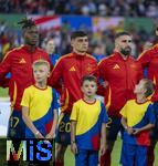 30.06.2024, Fussball UEFA EURO 2024, Achtelfinale, Spanien - Georgien, im Kln Stadion,  Spanische Spieler bei der Hymne. Nico Williams (Spanien), Pedri (Spanien), Daniel Carvajal (Spanien), 

