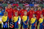 30.06.2024, Fussball UEFA EURO 2024, Achtelfinale, Spanien - Georgien, im Kln Stadion,  Spanische Spieler bei der Hymne. Fabian (Spanien), Lamine Yamal (Spanien), Nico Williams (Spanien), Pedri (Spanien), Daniel Carvajal (Spanien),  

