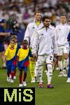 30.06.2024, Fussball UEFA EURO 2024, Achtelfinale, Spanien - Georgien, im Kln Stadion, v.l. Torwart Manuel Neuer (Deutschland) und Ilkay Gndogan (Deutschland) laufen ins Spiel ein

