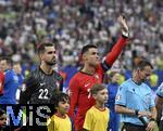 01.07.2024, Fussball UEFA EURO 2024, Achtelfinale, Portugal - Slowenien, in der Frankfurt Arena Frankfurt am Main,  v.l. Diogo Costa (Portugal) und Cristiano Ronaldo (Portugal)  

