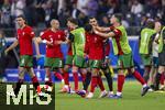 01.07.2024, Fussball UEFA EURO 2024, Achtelfinale, Portugal - Slowenien, in der Frankfurt Arena Frankfurt am Main, Cristiano Ronaldo (mitte, , Portugal) ist traurig und weint nach seinem verschossen Elfmeter. Diogo Dalot (Portugal)  kmmert sich um ihn 
