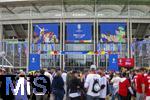 01.07.2024, Fussball UEFA EURO 2024, Achtelfinale, Portugal - Slowenien, in der Frankfurt Arena Frankfurt am Main,  Vor dem Spiel suchen die Zuschauer noch etwas Verpflegung und dann ihre Pltze im Stadion. 

