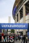 01.07.2024, Fussball UEFA EURO 2024, Achtelfinale, Portugal - Slowenien, in der Frankfurt Arena Frankfurt am Main,  Vor dem Spiel suchen die Zuschauer noch etwas Verpflegung und dann ihre Pltze im Stadion.

