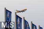 01.07.2024, Fussball UEFA EURO 2024, Achtelfinale, Portugal - Slowenien, in der Frankfurt Arena Frankfurt am Main, Eine CONDOR-Maschine im Anflug auf den Airport Frankfurt aus Palma de Mallorca, im berflug des Stadions. Vorne wehen die Flaggen der UEFA EM 2024.

