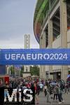 01.07.2024, Fussball UEFA EURO 2024, Achtelfinale, Portugal - Slowenien, in der Frankfurt Arena Frankfurt am Main,  Vor dem Spiel suchen die Zuschauer noch etwas Verpflegung und dann ihre Pltze im Stadion.

