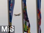 01.07.2024, Fussball UEFA EURO 2024, Achtelfinale, Portugal - Slowenien, in der Frankfurt Arena Frankfurt am Main, Eine CONDOR-Maschine im Anflug auf den Airport Frankfurt aus Palma de Mallorca, im berflug des Stadions. Vorne wehen die Flaggen der UEFA EM 2024.

