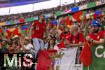 01.07.2024, Fussball UEFA EURO 2024, Achtelfinale, Portugal - Slowenien, in der Frankfurt Arena Frankfurt am Main, Die portugiesischen Fans feiern , der Einpeitscher gibt den Takt vor
