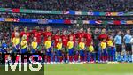 01.07.2024, Fussball UEFA EURO 2024, Achtelfinale, Portugal - Slowenien, in der Frankfurt Arena Frankfurt am Main, 
v.l. Bruno Fernandes (Portugal), Joao Cancelo (Portugal), po17, Joao Palhinha (Portugal), po10, Vitinha (Portugal), Nuno Mendes (Portugal), Ruben Dias (Portugal), Pepe (Portugal), Diogo Costa (Portugal) und Cristiano Ronaldo (Portugal) stehen in einer Reihe links aussen ein Rollstuhlfahr Einlaufkind 