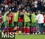 01.07.2024, Fussball UEFA EURO 2024, Achtelfinale, Portugal - Slowenien, in der Frankfurt Arena Frankfurt am Main, Die Portugiesen trsten Cristiano Ronaldo (Portugal) 

