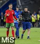 01.07.2024, Fussball UEFA EURO 2024, Achtelfinale, Portugal - Slowenien, in der Frankfurt Arena Frankfurt am Main, Cristiano Ronaldo (Portugal) wird von den Kameramnnern eingefangen

