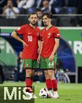 01.07.2024, Fussball UEFA EURO 2024, Achtelfinale, Portugal - Slowenien, in der Frankfurt Arena Frankfurt am Main, v.l. Bernardo Silva (Portugal) und Vitinha (Portugal) beprechen sich.

