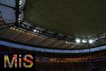 01.07.2024, Fussball UEFA EURO 2024, Achtelfinale, Portugal - Slowenien, in der Frankfurt Arena Frankfurt am Main, 
das Stadiondach ist geschlossen, ein Streiflicht der untergehenden Sonne scheint auf die Zuschauer.
