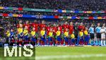 01.07.2024, Fussball UEFA EURO 2024, Achtelfinale, Portugal - Slowenien, in der Frankfurt Arena Frankfurt am Main, 
Bruno Fernandes (Portugal) hlt die Hnde ber seinem Einlaufkind. v.l. Bruno Fernandes (Portugal), Joao Cancelo (Portugal), Rafael Leao (Portugal), Joao Palhinha (Portugal), Bernardo Silva (Portugal), Vitinha (Portugal), Nuno Mendes (Portugal), Ruben Dias (Portugal) und Pepe (Portugal) 
