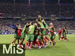 01.07.2024, Fussball UEFA EURO 2024, Achtelfinale, Portugal - Slowenien, in der Frankfurt Arena Frankfurt am Main, Jubeltraube der Portugiesen Matheus Nunes (Portugal), Diogo Dalot (Portugal), 

